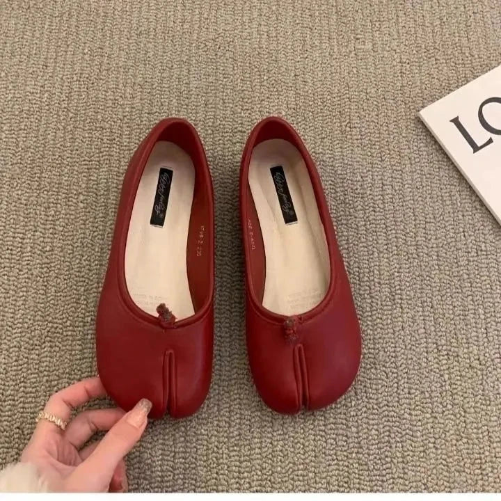 2025 Women's Leather Toe Separator Loafers Flat Comfortable Slip-On Breathable Casual Shoes Shoes Field red 37