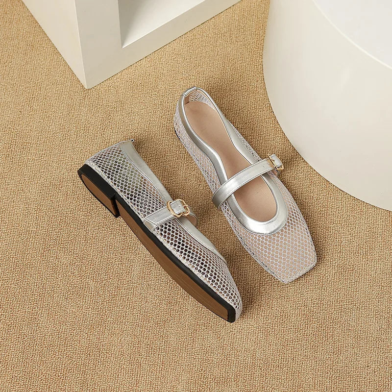 Evelisse Charm - Elegant Flats with a Retro Touch