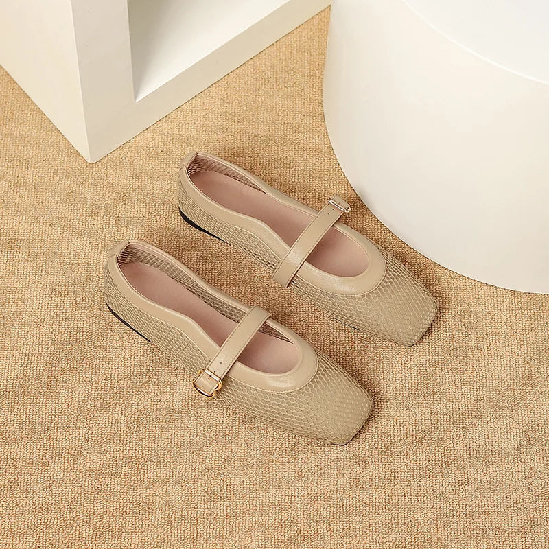 Evelisse Charm - Elegant Flats with a Retro Touch