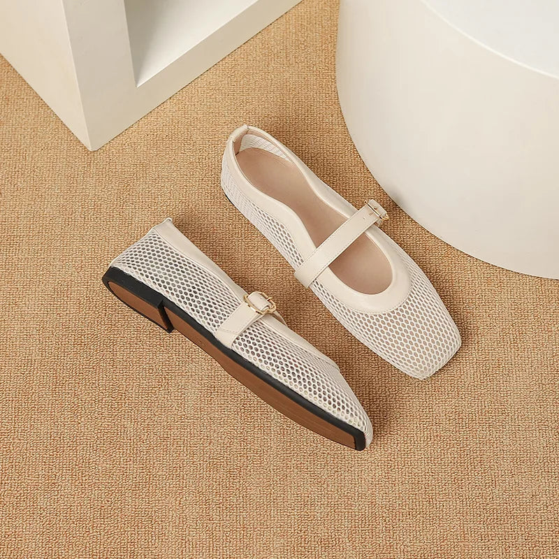 Evelisse Charm - Elegant Flats with a Retro Touch