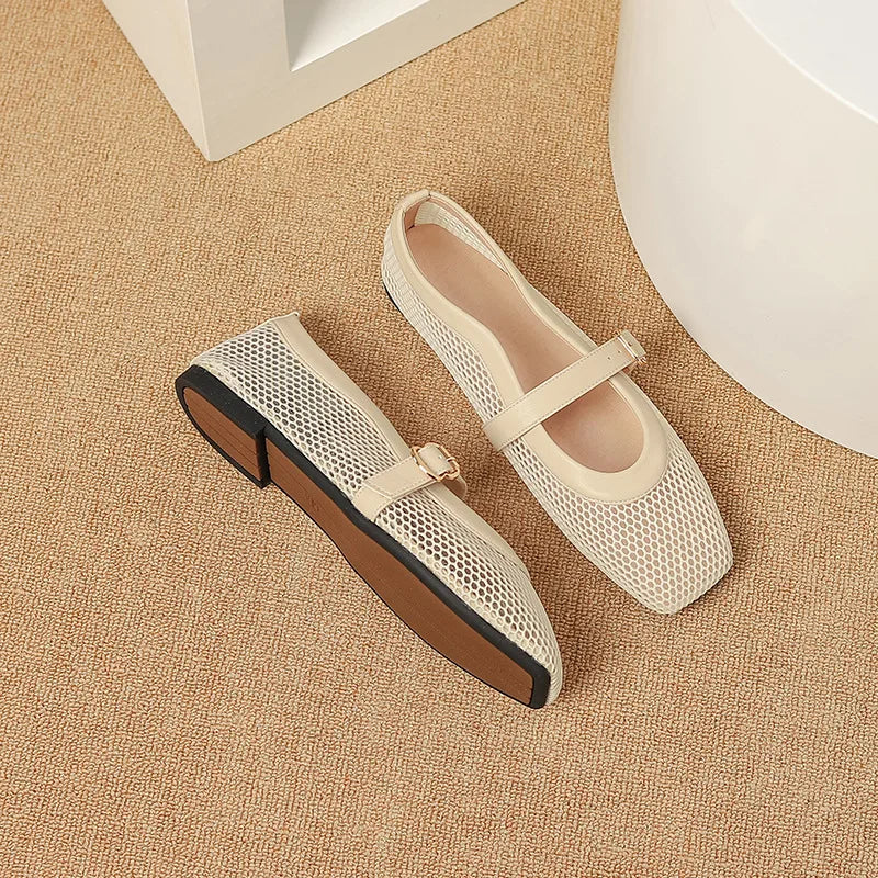Evelisse Charm - Elegant Flats with a Retro Touch
