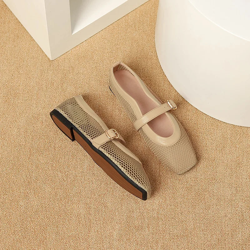 Evelisse Charm - Elegant Flats with a Retro Touch