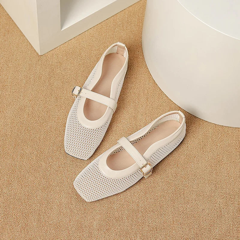 Evelisse Charm - Elegant Flats with a Retro Touch