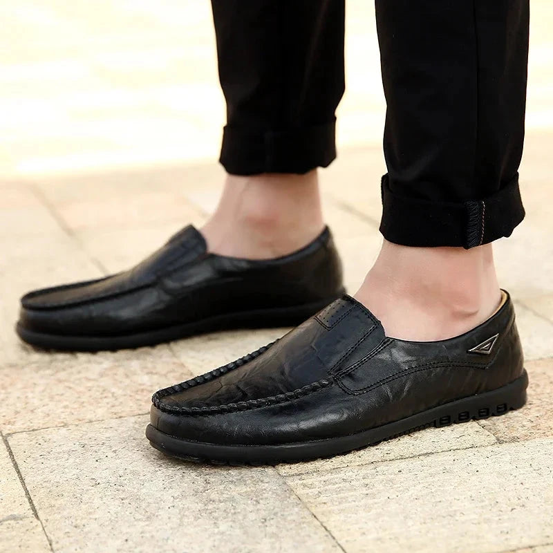 man shoes Genuine Leather Men Casual Shoes Brand 2023 Mens Breathable Slip on Black Driving Shoes Plus Size 37-46 Shoes Field