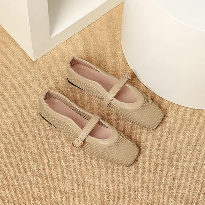 Evelisse Charm - Elegant Flats with a Retro Touch