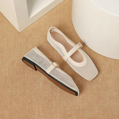 Evelisse Charm - Elegant Flats with a Retro Touch