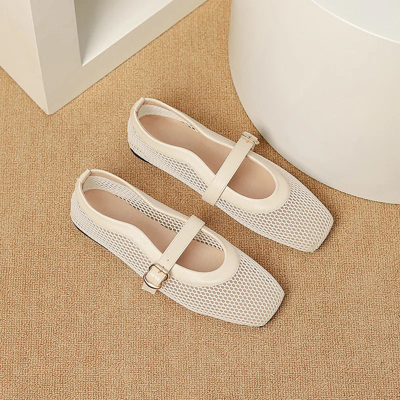 Evelisse Charm - Elegant Flats with a Retro Touch